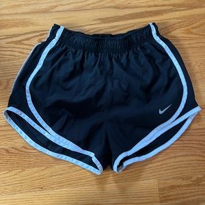 Black nike short size small